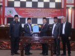 Penyerahan laporan badan anggaran DPRD Sambas